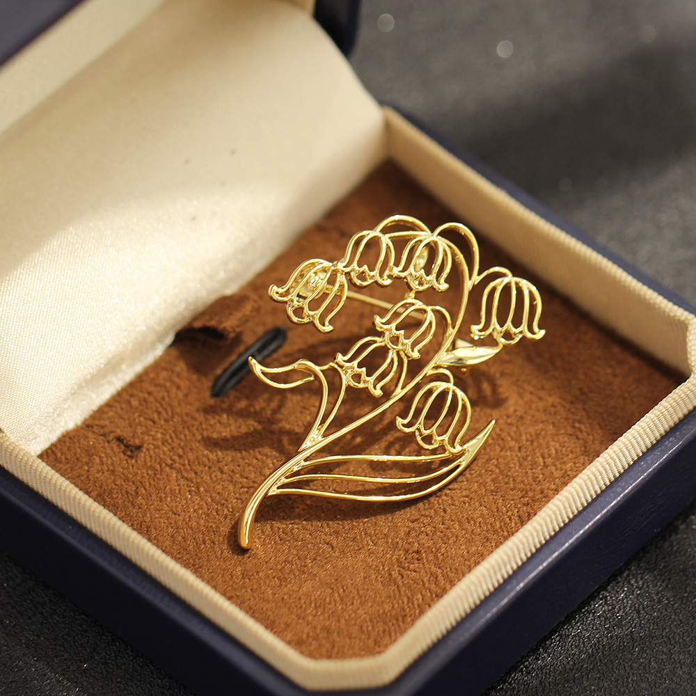 Minimalist Hollowed Out Brooch - Men Accessories Bouquet ulasan dan harga